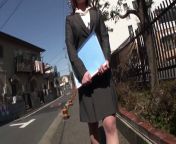 Японка мастурбирует в туалете на работе